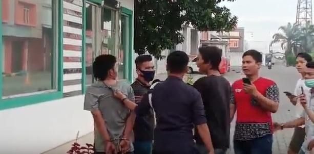 Maling HP Babak Belur Dihajar Warga