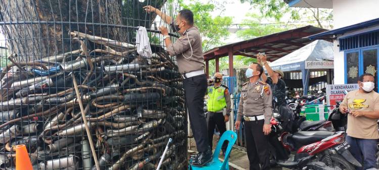 Penjualan Knalpot Blong Sitaan di Market Place Hoax