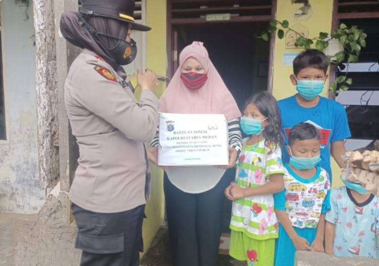 Polsek Patumbak Berikan Tali Asih Korban Terdampak Covid-19