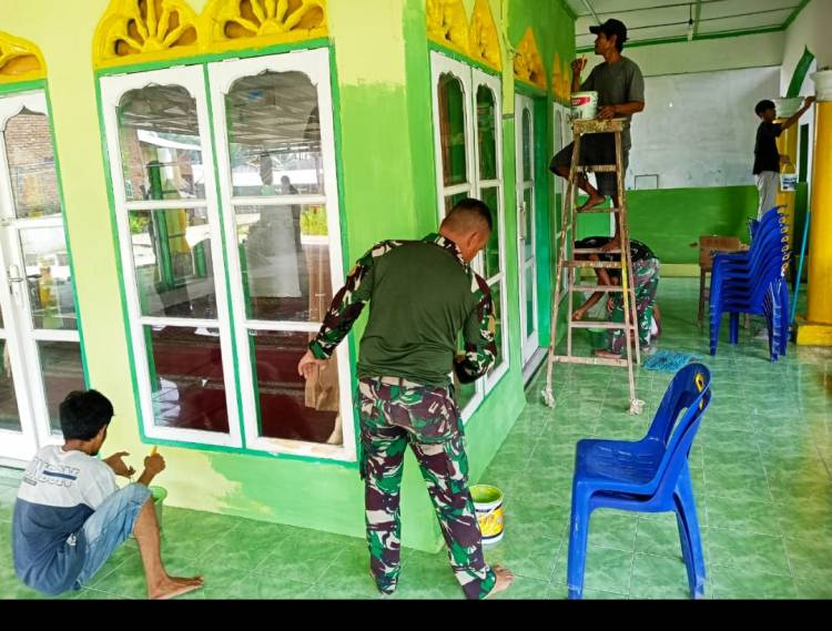 Peduli Kondisi Rumah Ibadah Satgas TMMD Laksanakan Pengecatan.