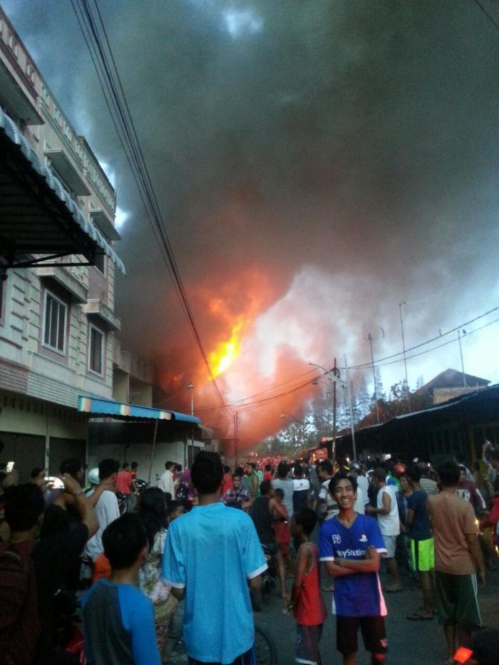 Pabrik Sofa di Mandala Terbakar