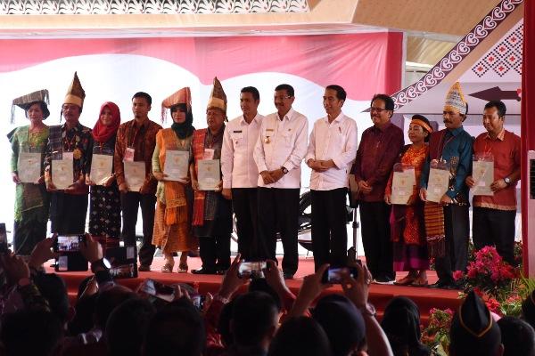 Jokowi Minta Menteri ATR Selesaikan 126 Juta Sertifikat Tanah