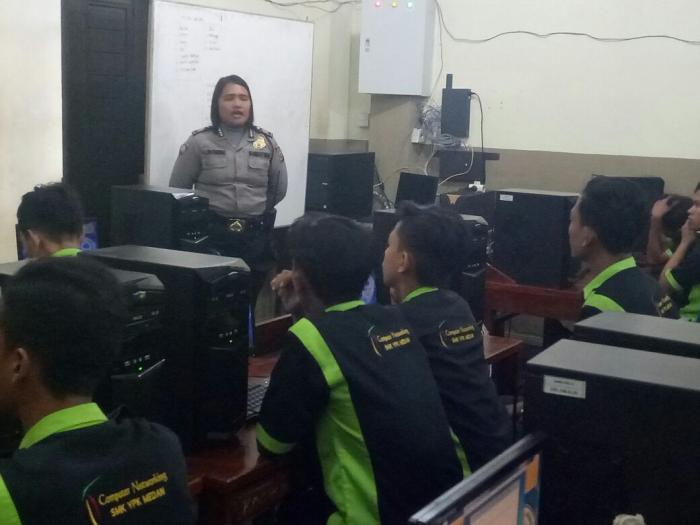 Aplikasi Polisi Kita Disosialisasikan ke SMK YPK