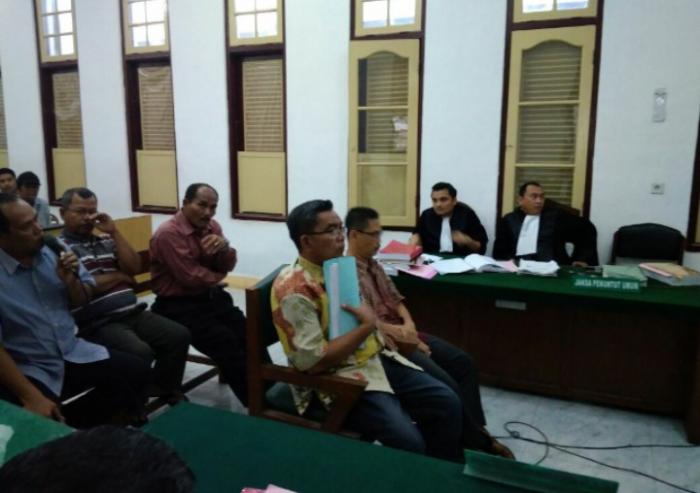 Oknum Jaksa Kejari Langkat "Ngunyah" di Persidangan