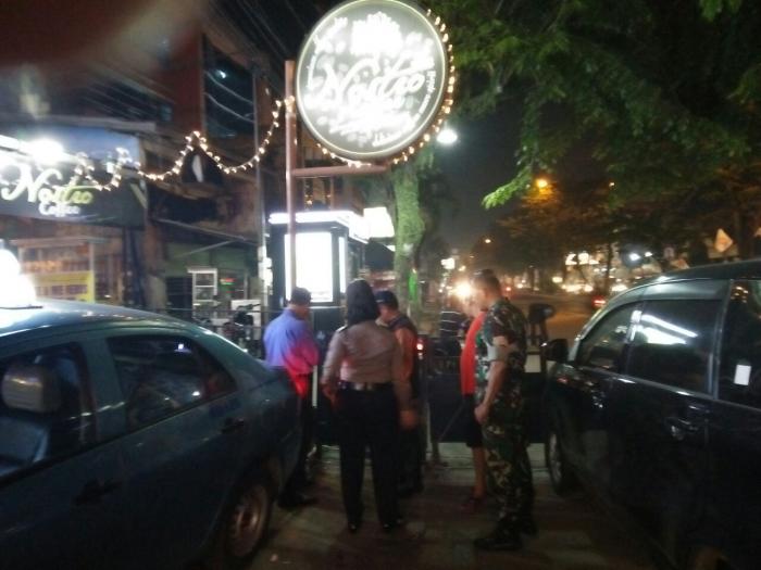 Polsek Medan Kota Turunkan Baliho, Spanduk Kadaluarsa 