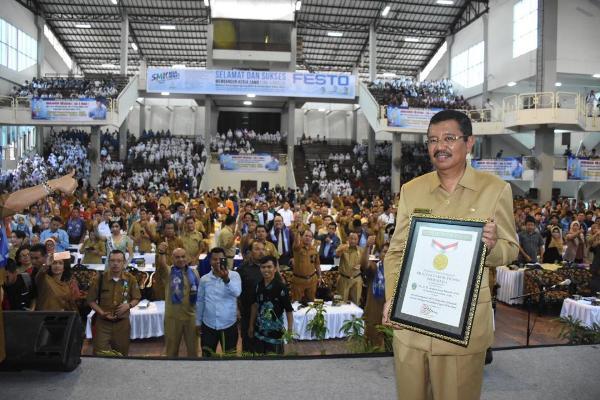 Pecahkan Rekor MURI, 700 Kepala SMK se Sumut Teken MoU