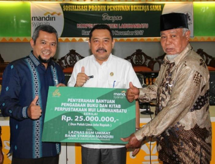 PT. BSM Cabang Rantauprapat Serahkan Bantuan Pengadaan Buku dan Kitab