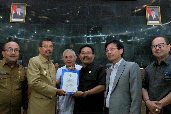 Gubernur Tengku Erry Sampaikan RAPBD 2018