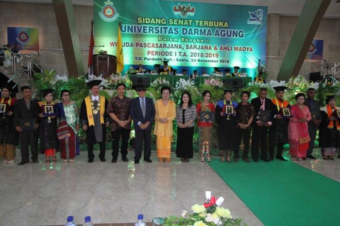 Universitas Darma Agung Wisuda 1.052 Lulusan 