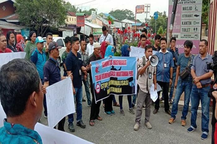 Terkait Diperiksanya 2 Wartawan, Jurnalis Demo Mapolres Deliserdang