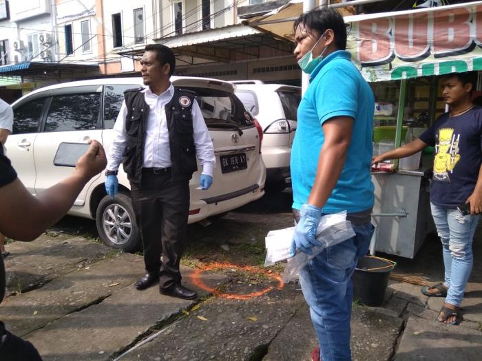 Tim Labfor Poldasu Identifikasi di TKP Bom Bunuh Diri 
