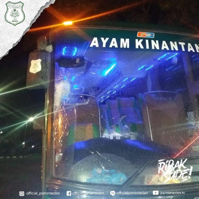 Bus PSMS Medan Rusak Dilempar di Aek Kanopan 