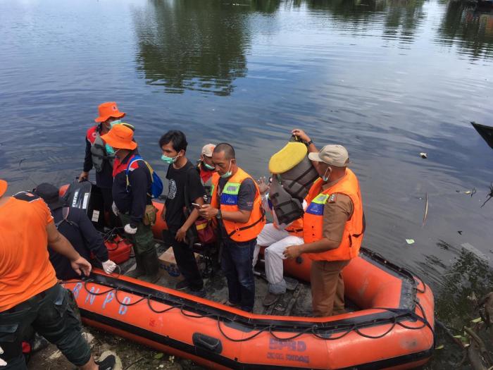 Antisipasi Oknum Pembuang Bangkai Babi, Petugas Gabungan Sisir Sungai Belawan