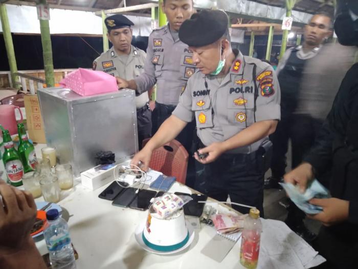 Arena Perjudian Cafe 77 di Padang Bulan Digerebek