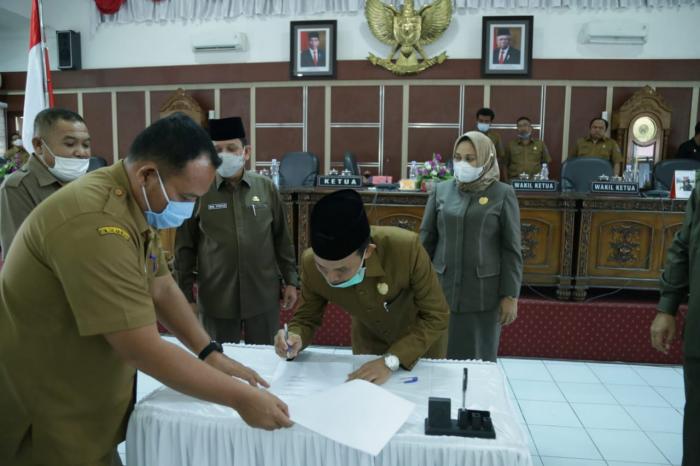 Pjs Bupati Labuhanbatu Hadiri Paripurna Ranperda APBD Labuhanbatu T.A 2021