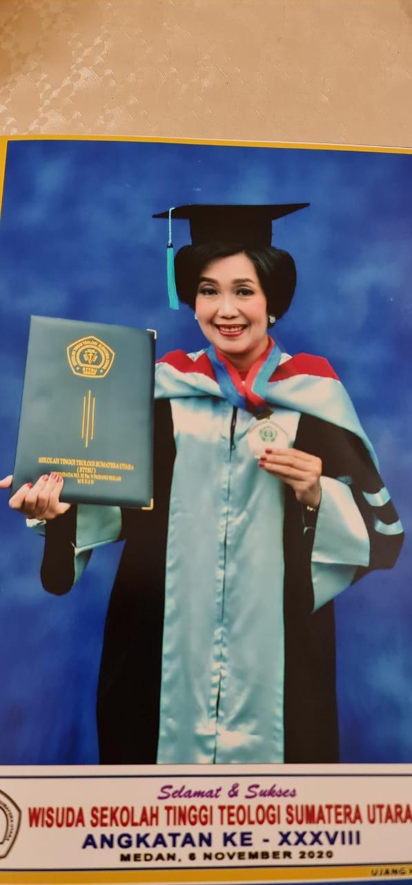 Ketua Bhayangkari Cabang Polres Sergai Wisuda S2