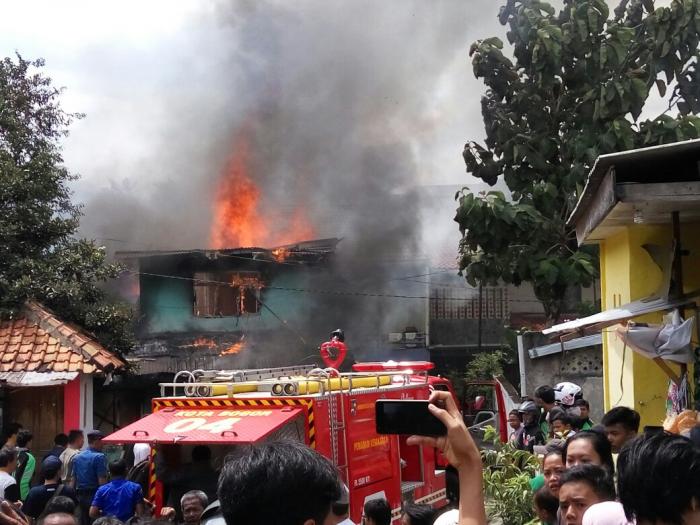 Lima Rumah di Artzimar Terbakar