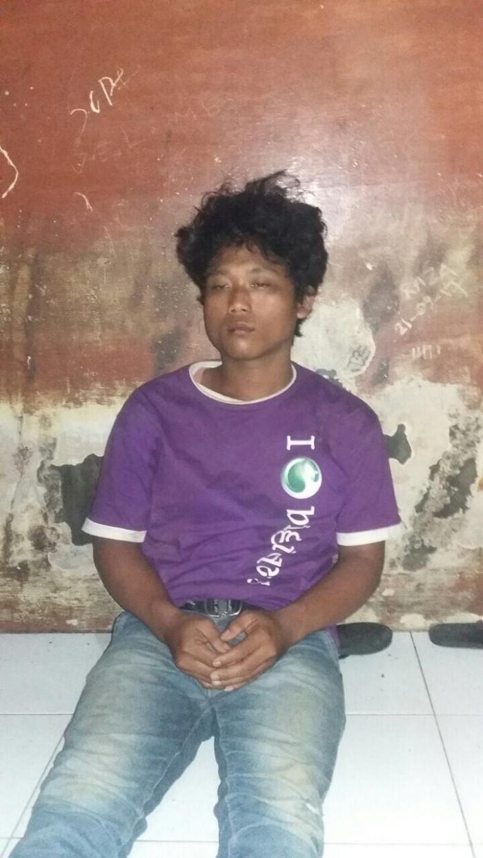 Perampok Tersungkur Dijambak Korban