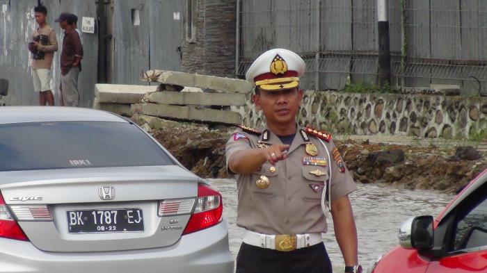 Banjir di Depan Mapoldasu, Direktur Lantas Atur Kemacetan Lalin