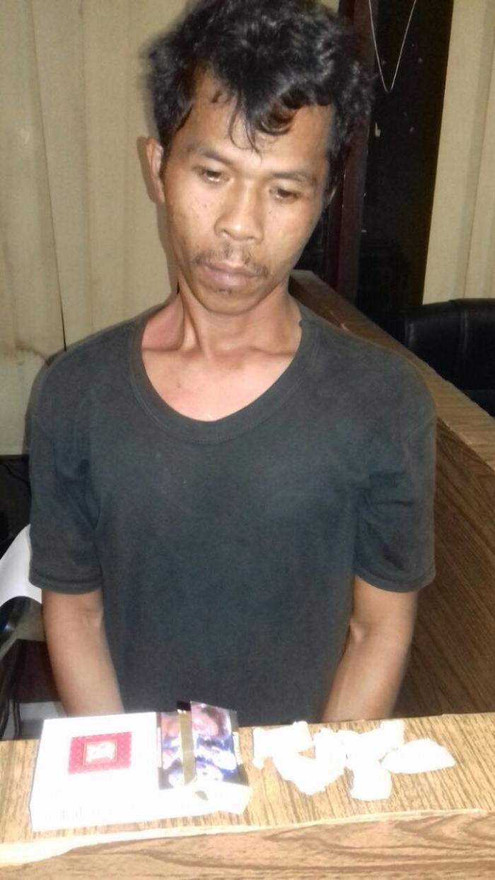 Pemilik Ganja Sembunyi di Tempat Gelap
