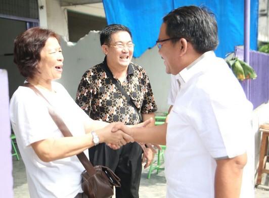 Bupati Labuhanbatu Melayat Keluarga Besar Apotik Batam Jaya