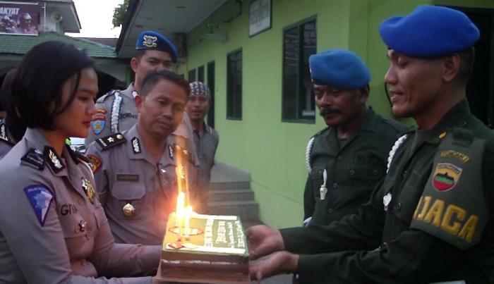 Kunjungi Denpom I/3, Polresta Pekanbaru Bawa Kue Ulang Tahun