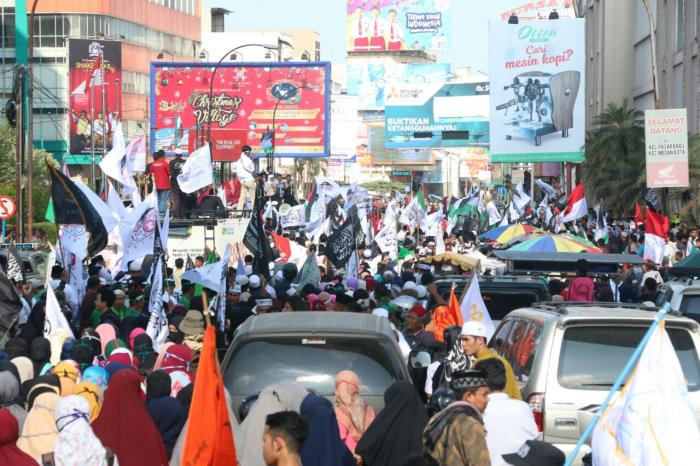 Ribuan Massa 'Serbu' Konjen AS