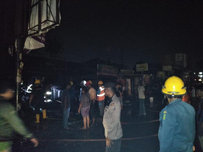 Empat Tempat Usaha Terbakar di Medan Johor