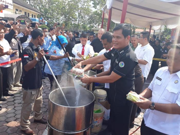 Poldasu Musnahkan 130 Kg Sabu dan 159 Butir Ekstasi