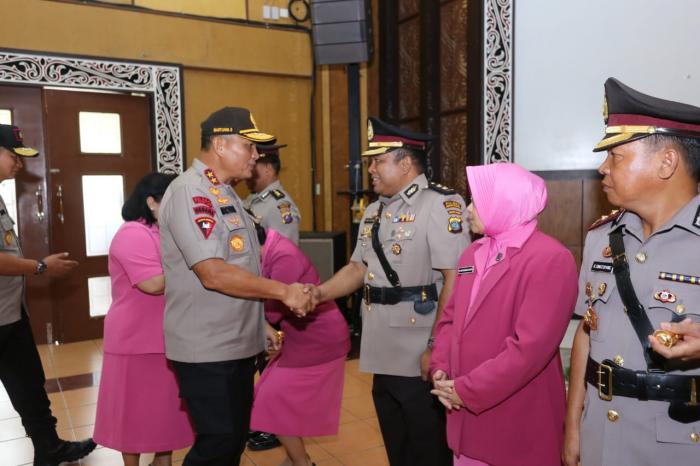 Jabatan Lima Kapolres Diserahkan Terimakan