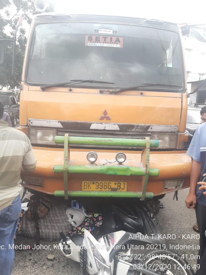 Wanita Pengendara Motor Tewas Dilindas Truk