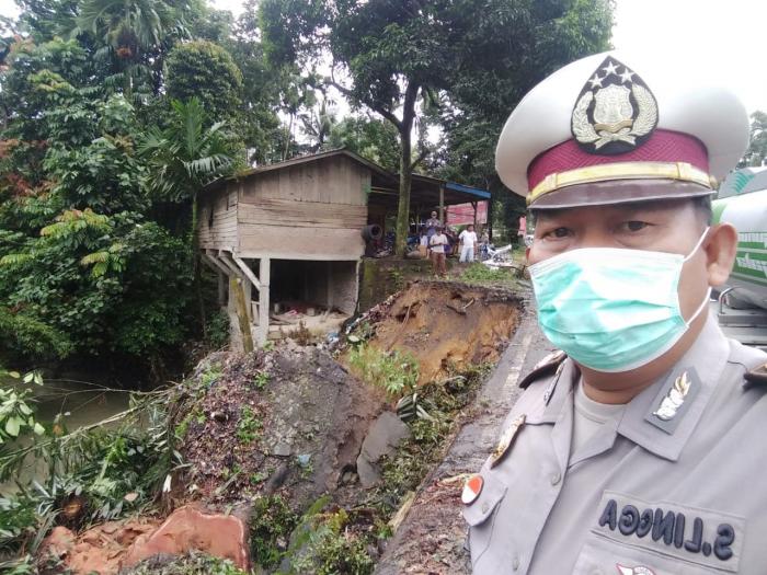 Pohon Tumbang Timpa 3 Mobil di Sibolangit 