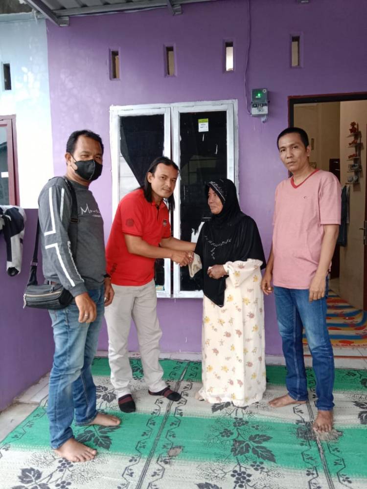 Peduli Anggota, Forum Wartawan Patumbak Merah Putih Berikan Santunan