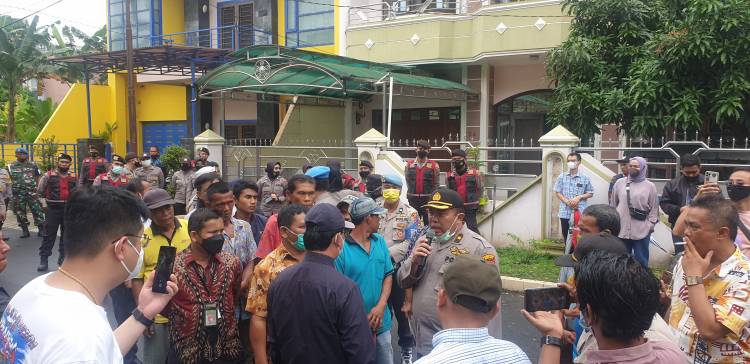 Dinilai Cacat Hukum, Eksekusi Rumah di Komplek Padang Golf Mansion Nyaris Ricuh