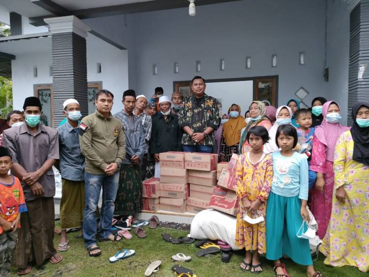 Kompol Aris Salurkan Langsung Bantuan Korban Erupsi Gunung Semeru